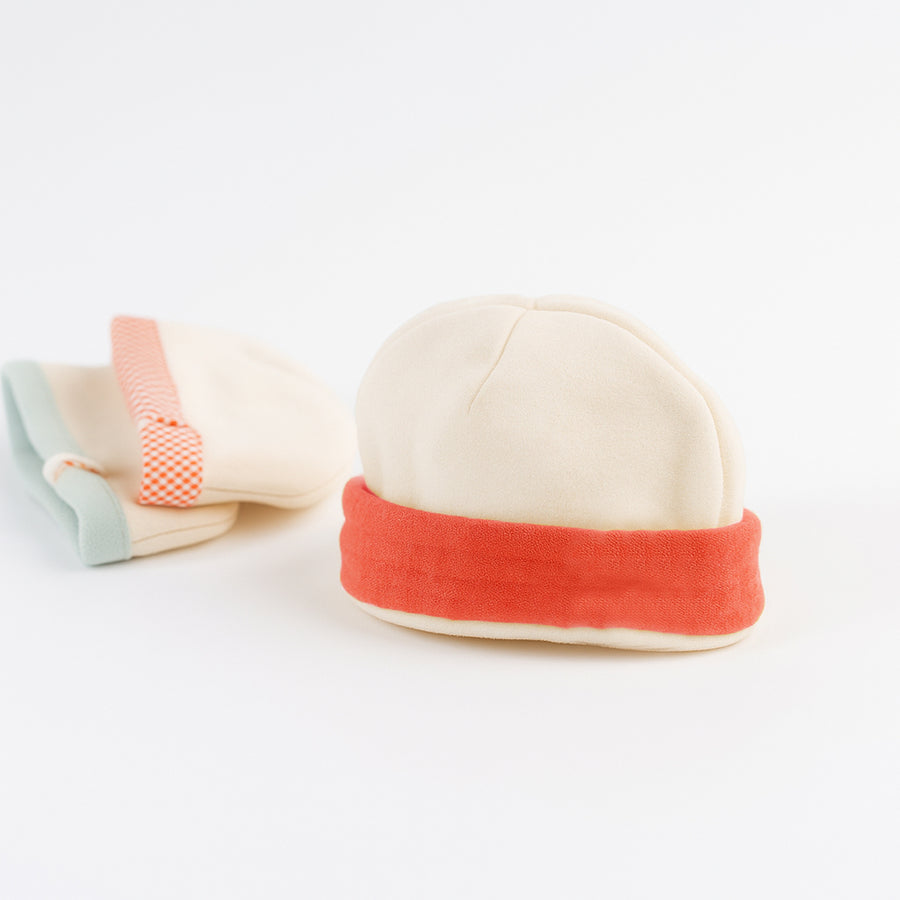 Newborn Hat in Organic Cotton - Strawberry